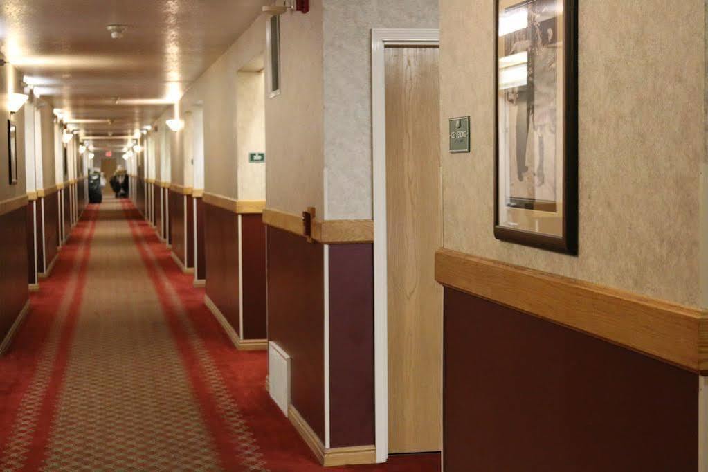 Gray Wolf Inn & Suites West Yellowstone Exterior foto